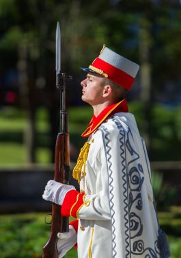 Игорь Додон возложил цветы к памятнику Штефана Великого по случаю 514 лет со дня смерти великого правителя