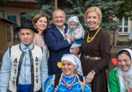 Igor Dodon a participat la cea de-a doua ediție a Festivalului costumului național