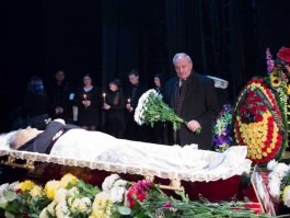 Președintele Nicolae Timofti a participat la funeraliile regizorului de teatru Titus Jucov