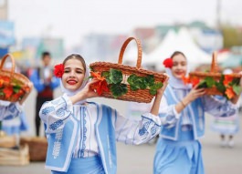  Igor Dodon a participat la Festivalul Vinului din Găgăuzia