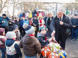 Igor Dodon a participat la inaugurarea unui complex sportiv în orașul Soroca