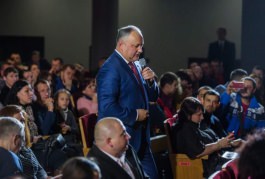 Igor Dodon a avut o întrevedere cu reprezentanții diasporei moldovenești din Sankt Petersburg