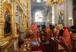 Игорь и Галина Додон посетили Свято-Успенский монастырь в селе Кэприяна