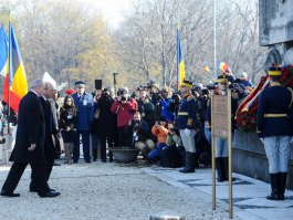 Президент Николае Тимофти принял участие в военном параде, посвященном Национальному дню Румынии