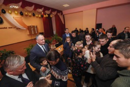 Igor Dodon și Anatolii Karpov au participat la deschiderea Campionatulului Moldovei la șah între echipe de cadeți