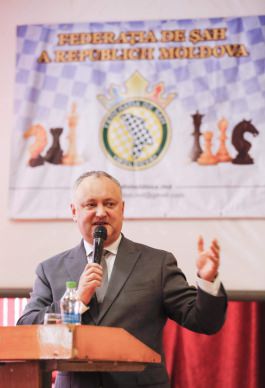 Igor Dodon și Anatolii Karpov au participat la deschiderea Campionatulului Moldovei la șah între echipe de cadeți