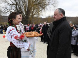 Șeful statului a participat la deschiderea unui complex sportiv în satul Bîrlădeni, raionul Ocnița