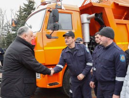 Igor Dodon a oferit un autocamion de tip ”KAMAZ” orașului Cupcini din raionul Edineț