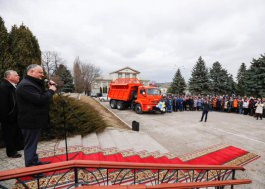 Raioanele Briceni și Ocnița au primit cîte o autospecială "Kamaz"   