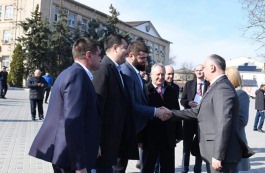 Глава государства передал две единицы спецтехники властям города Комрата и села Конгаз 