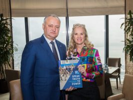 Igor Dodon a participat la un mic dejun de lucru cu Kerry Kennedy