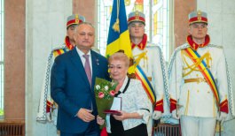 Igor Dodon a conferit distincții de stat unor doamne remarcabile din Republica Moldova