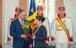 Igor Dodon a conferit distincții de stat unor doamne remarcabile din Republica Moldova