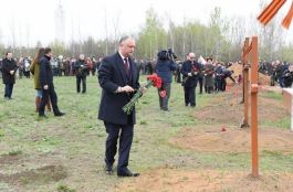 Președintele țării a participat la ceremonia solemnă de reînhumare a osemintelor unor ostași