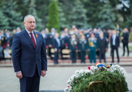 Președintele Republicii Moldova a participat la ceremonia solemnă de depunere a florilor la Memorialul Gloriei Militare „Eternitate”