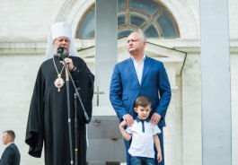 Igor Dodon împreună cu familia a participat la Marșul pentru susținerea familiei tradiționale