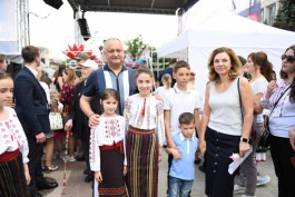 Igor Dodon împreună cu familia a participat la Festivalul Familiei
