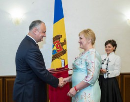 Igor Dodon a conferit distincții de stat președinților diasporei din Atena și Kursk