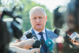 Igor Dodon a depus flori la monumentul lui Ștefan cel Mare și Sfînt 