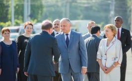 Igor Dodon a depus flori la monumentul lui Ștefan cel Mare și Sfînt 