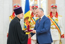 Igor Dodon a înmînat înalte distincții de stat unui grup de cetățeni ai Republicii Moldova