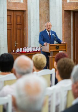 Igor Dodon a înmînat înalte distincții de stat unui grup de cetățeni ai Republicii Moldova