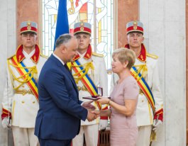 Igor Dodon a înmînat înalte distincții de stat unui grup de cetățeni ai Republicii Moldova