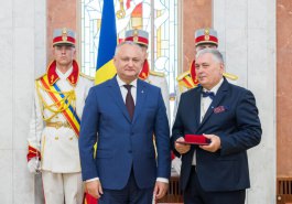 Igor Dodon a înmînat înalte distincții de stat unui grup de cetățeni ai Republicii Moldova