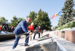 Igor Dodon a participat la evenimentele dedicate aniversării a 75-a de la eliberarea orașului Comrat de fascism