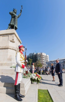 Președintele Republicii Moldova a depus flori cu prilejul Zilei Independenței