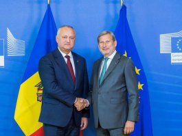 Igor Dodon a avut o întrevedere cu Johannes Hahn