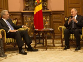 Președintele Nicolae Timofti a avut o întrevedere cu ministrul Apărării al Republicii Elene, Dimitris Avramopoulos