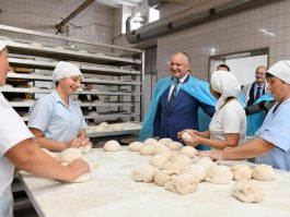 Igor Dodon s-a familiarizat cu activitatea fabricii de pîine „Baiur-Agro” din Bălți