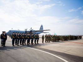 Nicolae Timofti a participat la ceremonia de detașare a contingentului Armatei Naționale în misiunea internațională de menținere a păcii din Kosovo