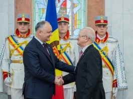 Igor Dodon a înmînat distincții de stat