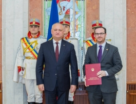 Igor Dodon a conferit înalte distincții de stat și Diploma de Onoare unui grup de militari