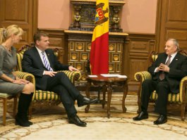 Ministrul de externe al Canadei, John Baird, a transmis un mesaj de solidaritate cu poporul Republicii Moldova în contextul regional actual dificil