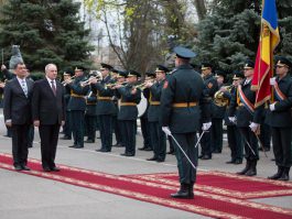 Президент Николае Тимофти представил нового министра обороны Валериу Троенко офицерам и работникам ведомства