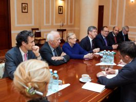 President meets group of friendship with Moldova at French National Assembly