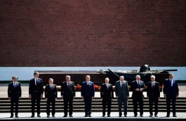 Igor Dodon laid flowers at Tomb of Unknown Soldier in Alexander Garden, Moscow