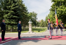 Șeful statului a participat la Ceremonia de decorare a contingentului Armatei Naţionale care a participat la parada militară de la Moscova 