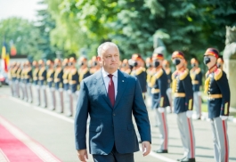 Șeful statului a participat la Ceremonia de decorare a contingentului Armatei Naţionale care a participat la parada militară de la Moscova 