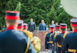 Șeful statului a participat la Ceremonia de decorare a contingentului Armatei Naţionale care a participat la parada militară de la Moscova 