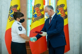 Igor Dodon a conferit distincții de stat unui grup de colaboratori ai structurilor de forță