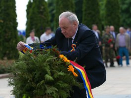 Președintele Nicolae Timofti a participat la manifestațiile dedicate Zilei Victoriei