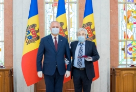 Igor Dodon a conferit înalte distincții de stat unui grup de cetățeni ai Republicii Moldova