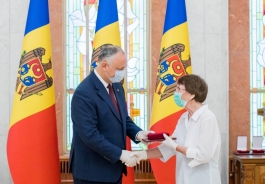 Igor Dodon a conferit înalte distincții de stat unui grup de cetățeni ai Republicii Moldova