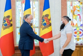 Igor Dodon a conferit înalte distincții de stat unui grup de cetățeni ai Republicii Moldova