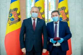 Igor Dodon a înmânat înalte distincții de stat unui grup de cetățeni