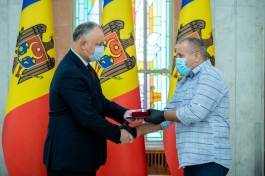 Igor Dodon a înmânat înalte distincții de stat unui grup de cetățeni